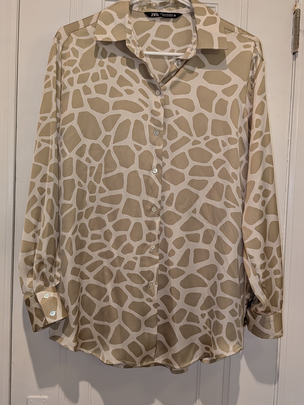 Wild! Zara Beige & White Giraffe Print Button-Up Blouse